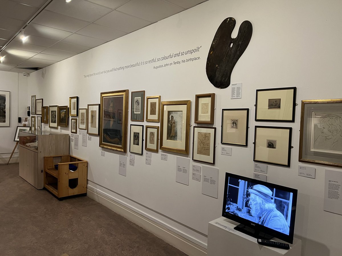 herman_anamaria's tweet photo. The @TenbyMuseum has a lovely collection of art by Gwen John (and her brother Augustus). There is also a neat display of some of her beloved personal items. Worth the visit for anyone interested in learning more about the lives and works of women artists in Wales. #WomensArt https://t.co/TdKUEYTVLH