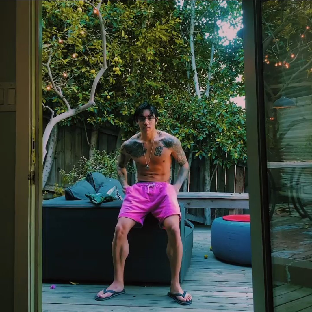 veiny 🤤
#christianyu #dprian #feet #foot #toes #malefeet #malefoot #asianfeet #koreanfeet #kpopfeet