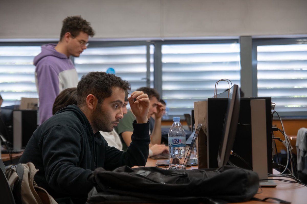 datastudents's tweet photo. Some pics of the day 📸 All the students are working on the challenges! #datathonFME https://t.co/9oymbDwzjF