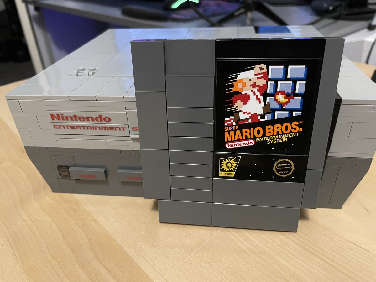 OfficiallyToth's tweet image. On a bien avancé ! La suite du set NES samedi prochain ? #twitch #lego