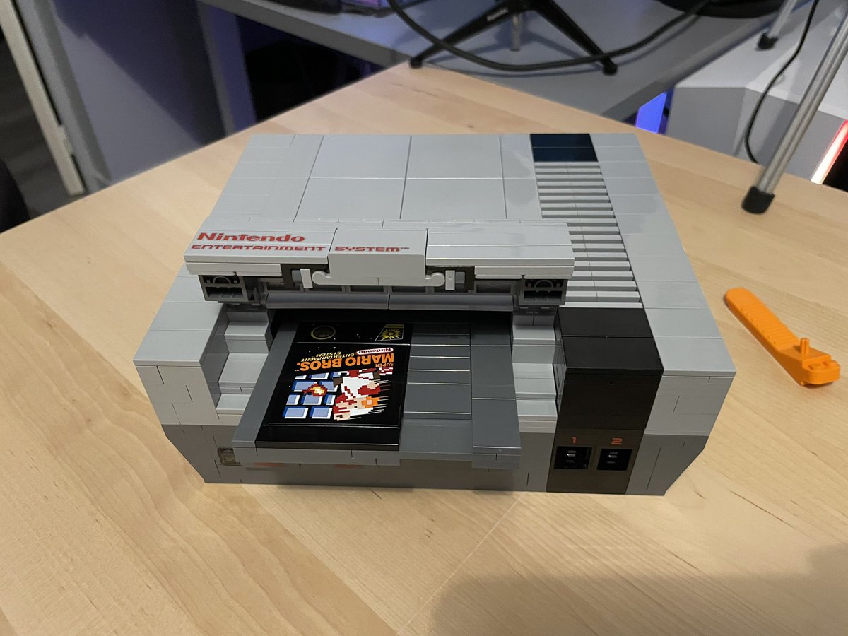 OfficiallyToth's tweet image. On a bien avancé ! La suite du set NES samedi prochain ? #twitch #lego