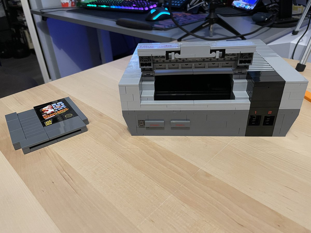 OfficiallyToth's tweet image. On a bien avancé ! La suite du set NES samedi prochain ? #twitch #lego