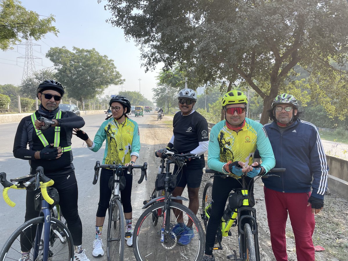 GnarRiders's tweet photo. Century ride: வணக்கம் அண்ணா🙏.
A Ride to India 🇮🇳 Gate with G-NAR Family, 
First Century of (Rider Randeer ji, Deepak ji, Jagriti ji ,Puneet ji) Brekafaast at Mysuru Cafe, MetGanesh Anna from Team BISOM Chennai.
@Somnath18121983  @DeepakDk13 @gupta_pratik_21 @RKMINDIAN07 https://t.co/2kRmw9gbk9