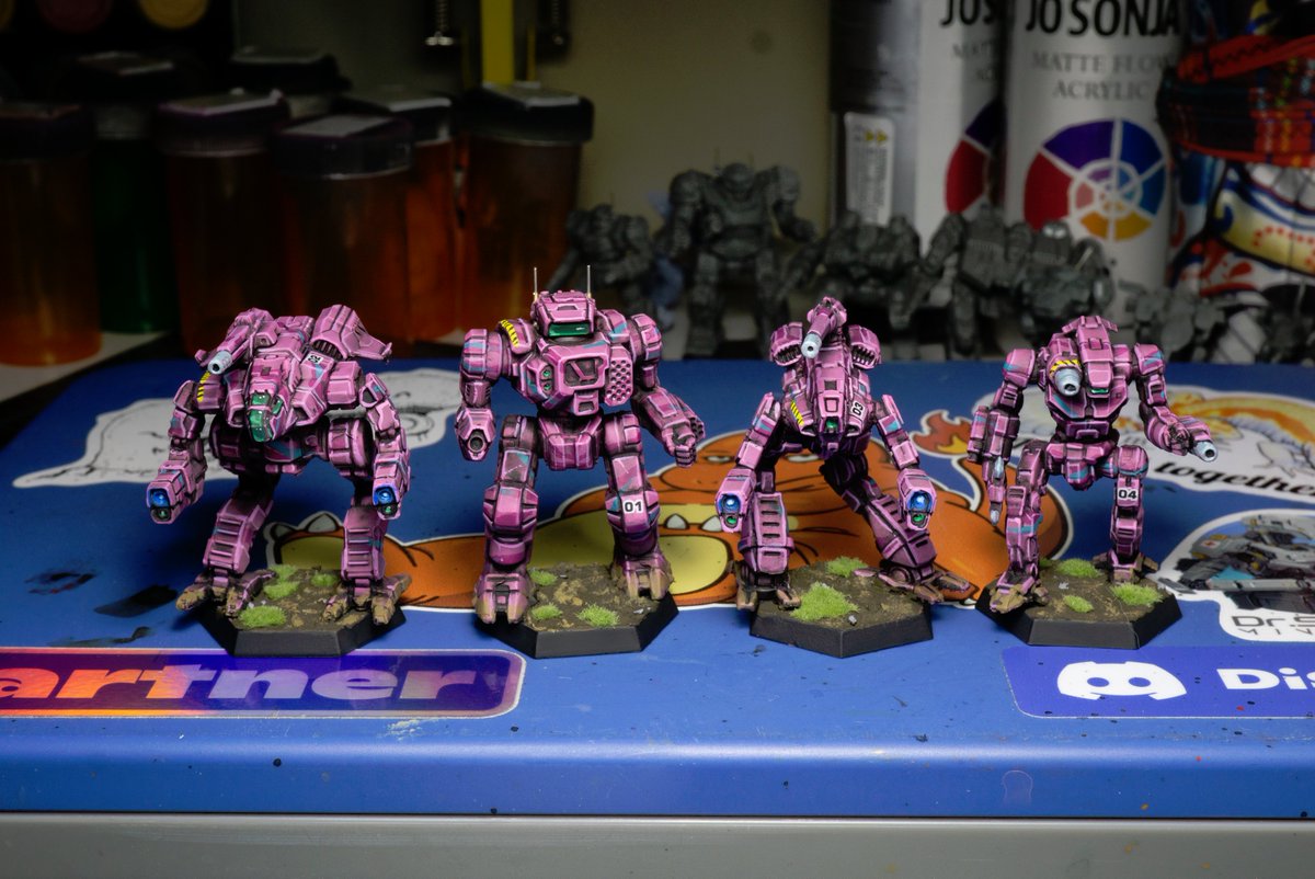 Did some Pink and turquoise camo mechs for a client as well

#battletech

#minipainting #miniaturepainting #battletechminiatures #minis #miniatures #scifi