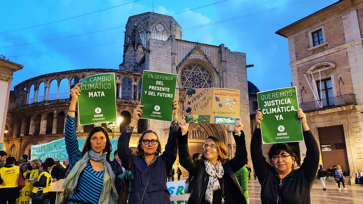 OIenValencia's tweet photo. Hoy estamos desde #Valencia unidas al grito #JusticiaClimaticaYA
Exigimos soluciones reales y urgentes. No #SolucionesQueIndignan
#12NxClima @OxfamIntermon https://t.co/IJLkeWEFjP