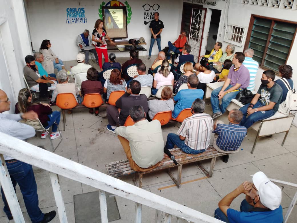 En reunión dirigida por nuestro Secretario General <a href="/GustavoArteaga/">Gustavo A Arteaga Uzcanga</a> y <a href="/briseidams/">Briseida</a> Secretaria de Organización se presentó ante los comisionados seccionales asistentes el Plan "GIRARDOT SUMA PARA LA PROSPERIDAD" con la concurrencia del <a href="/cemadgirardot/">AD en GIRARDOT</a> y parroquias
<a href="/ADemocratica/">Acción Democrática</a>