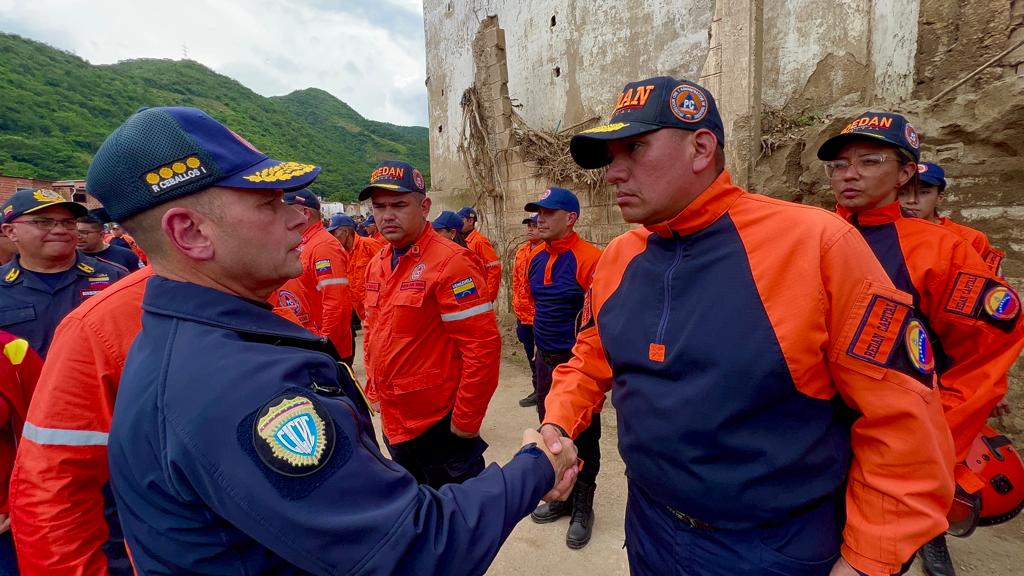 MijpVzla's tweet image. #AHORA || Vicepdte. Sectorial A/J @CeballosIchaso1 realiza acto de entrega de condecoraciones a funcionarios y funcionarias de @PCivil_Ve en Las Tejerías, estado Aragua, como parte de los actos conmemorativos del XXI Aniversario de esta institución.

#PromovamosLaLectura