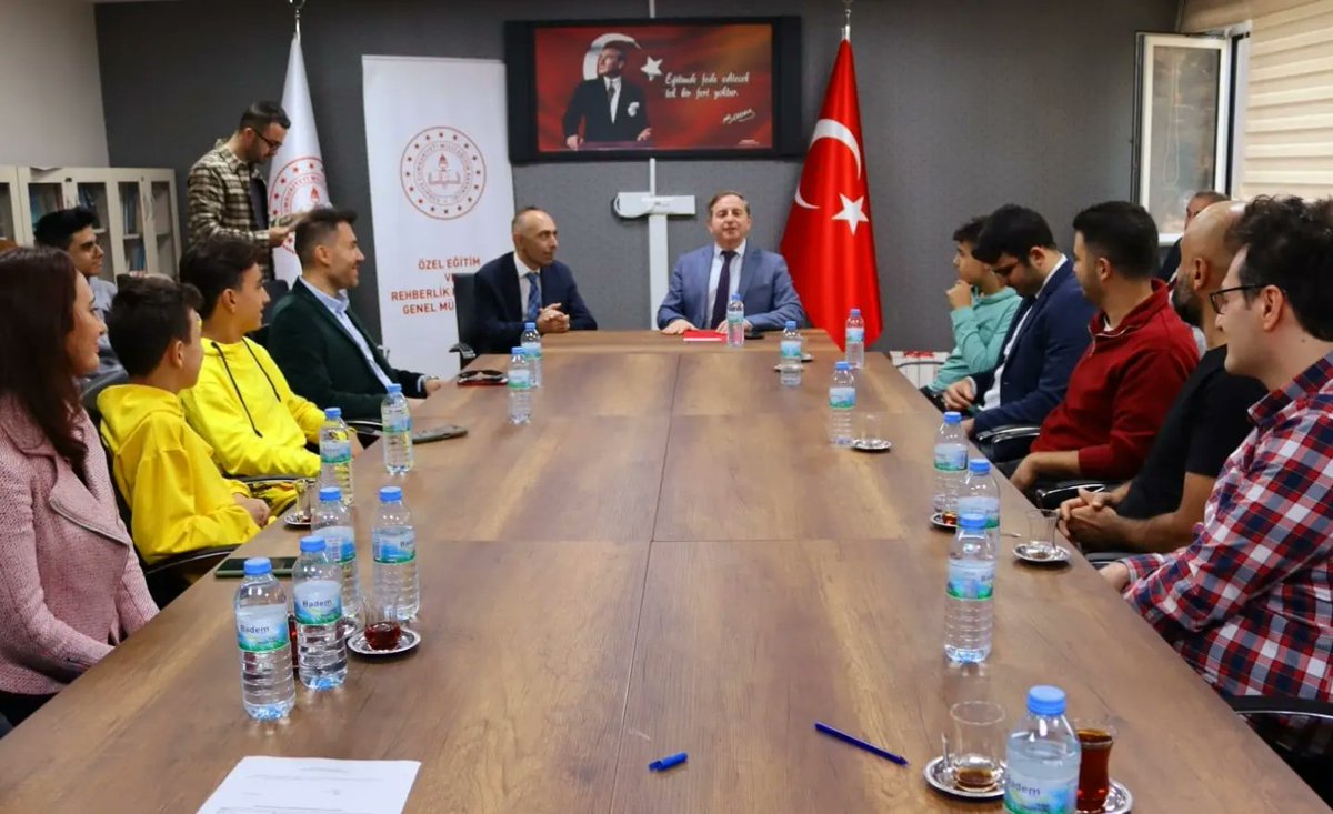 Türkiye 3.sü öğrencilerimiz Anakara'da.
BİLSEM'ler Arası Dijital Oyun Yarışmasıda Türkiye üçüncüsü olan Luna Studios takımımız ÖzelEğitim ve RehberlikHizmetleriGenel Müdürlüğünde düzenlenen törende, GenelMüdürümüz CemalÖzdemir'den ödül aldı
@BilsemMeb <a href="/izmir_ilmem/">İzmir İl Milli Eğitim Müdürlüğü</a> <a href="/MucahitYentur/">Murat Mücahit Yentür</a>