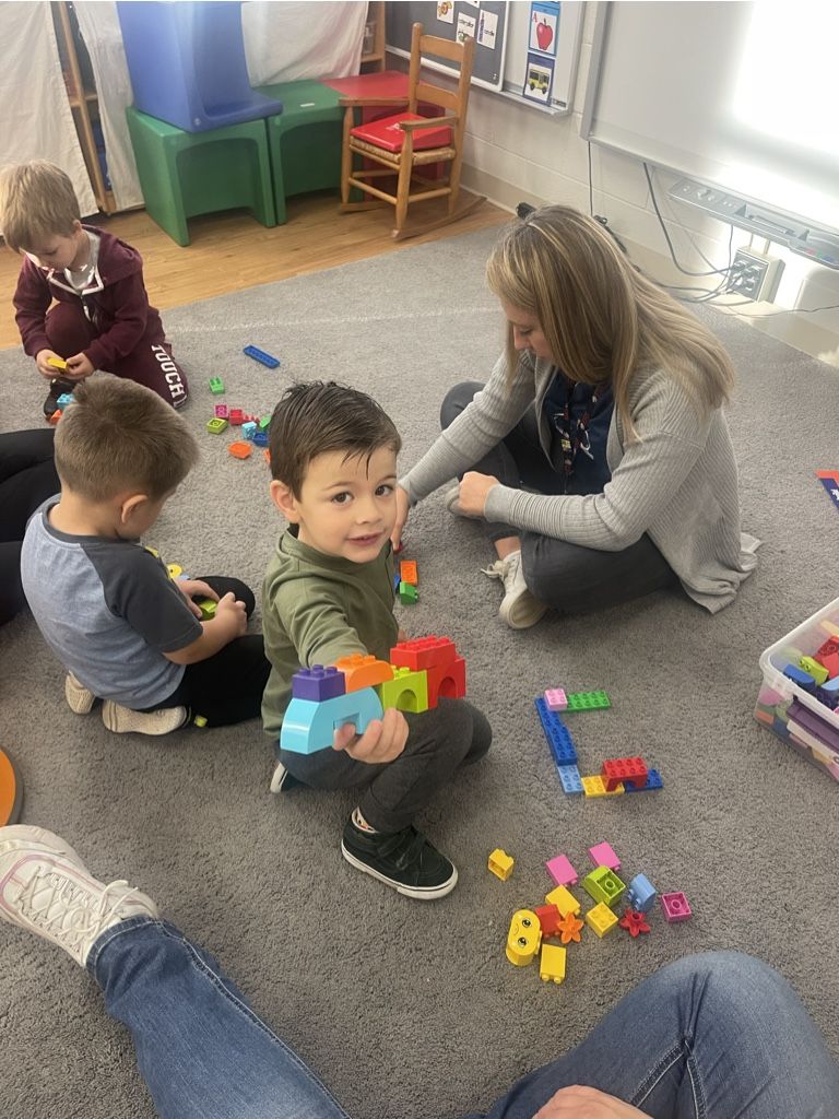 STEM <a href="/BarringtonELC/">Early Learning Center</a> 🤖🟦🟨🟧 with Ms. Sunie <a href="/DamianoSTEM/">Ms. Damiano</a>