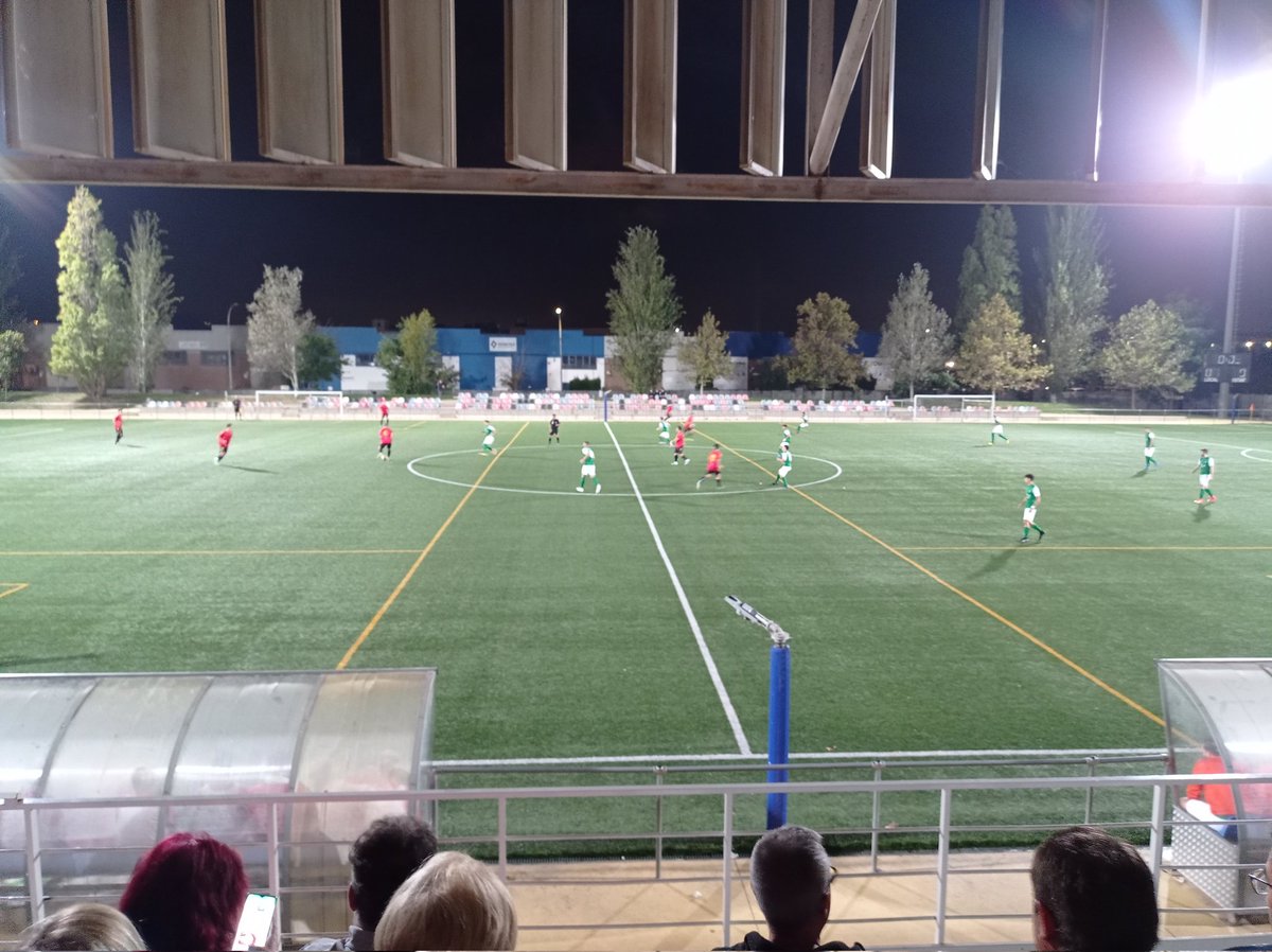 Acabem la tarda de #futbolcat desde el Municipal de La Ferreria partit de #2cat4B el <a href="/CDMontcada/">CD MONTCADA 💚</a> rep la visita del <a href="/RipolletCF/">CF Ripollet</a> #seguimfentcami #treballitreball