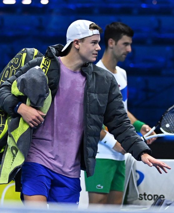 FhYsK95WQAEEacs?format=jpg&name=small