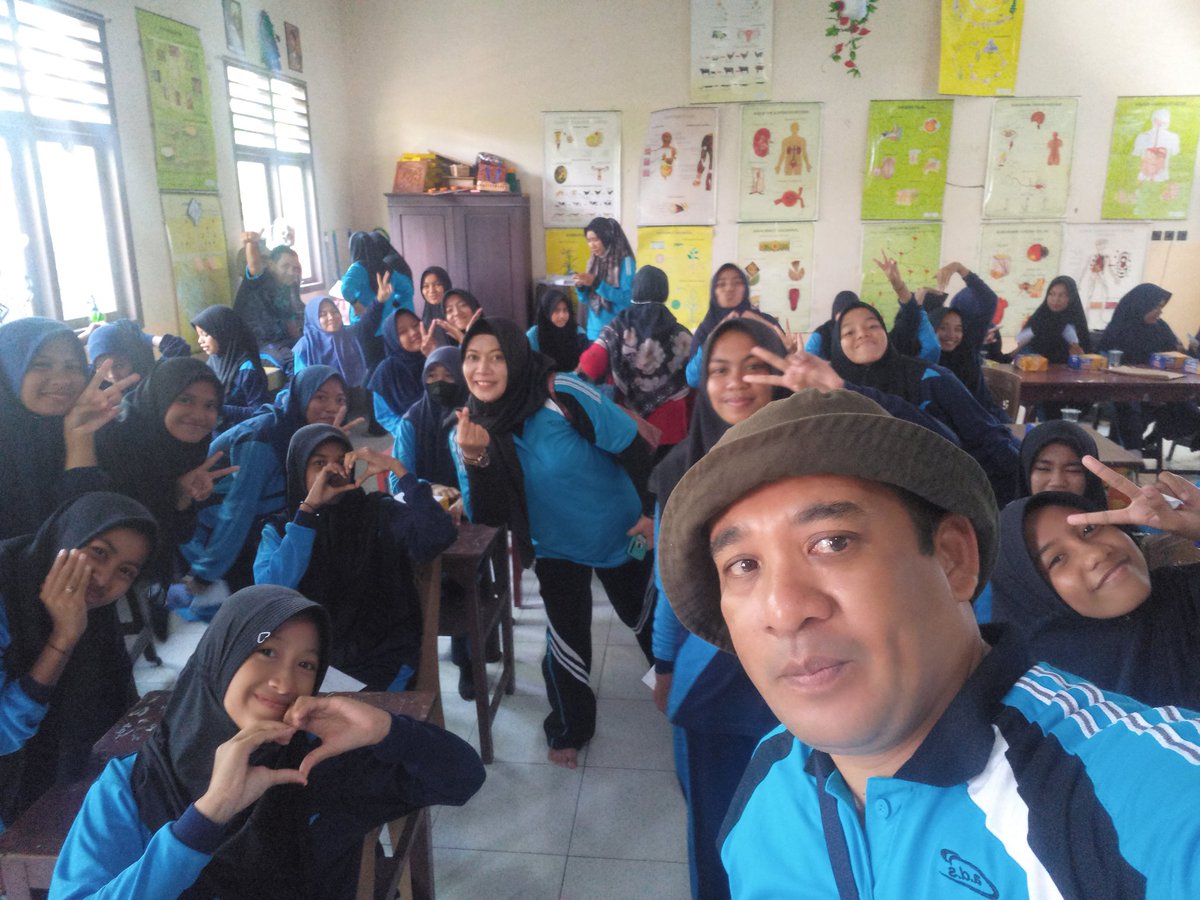 RiskalMuslim's tweet photo. Giat aksi bergizi di SMP Negeri 1 Jailolo Halmahera Barat https://t.co/2DvYC1dOxY