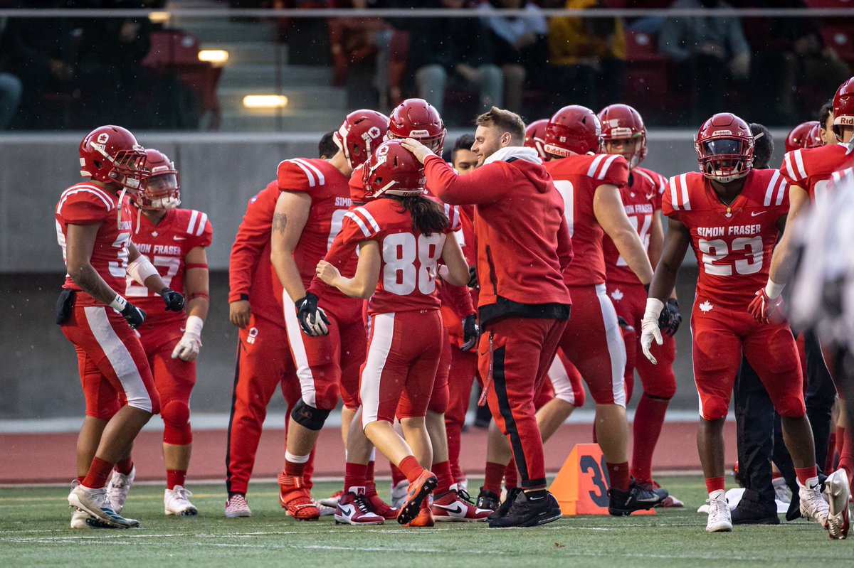 kristieelliottt's tweet photo. And just like that it’s over! Coming into my last NCAA football game tonight. What an rollercoaster of a journey the last 4 years have been!  Excited to see what the next chapter holds https://t.co/MNrNghP4rm