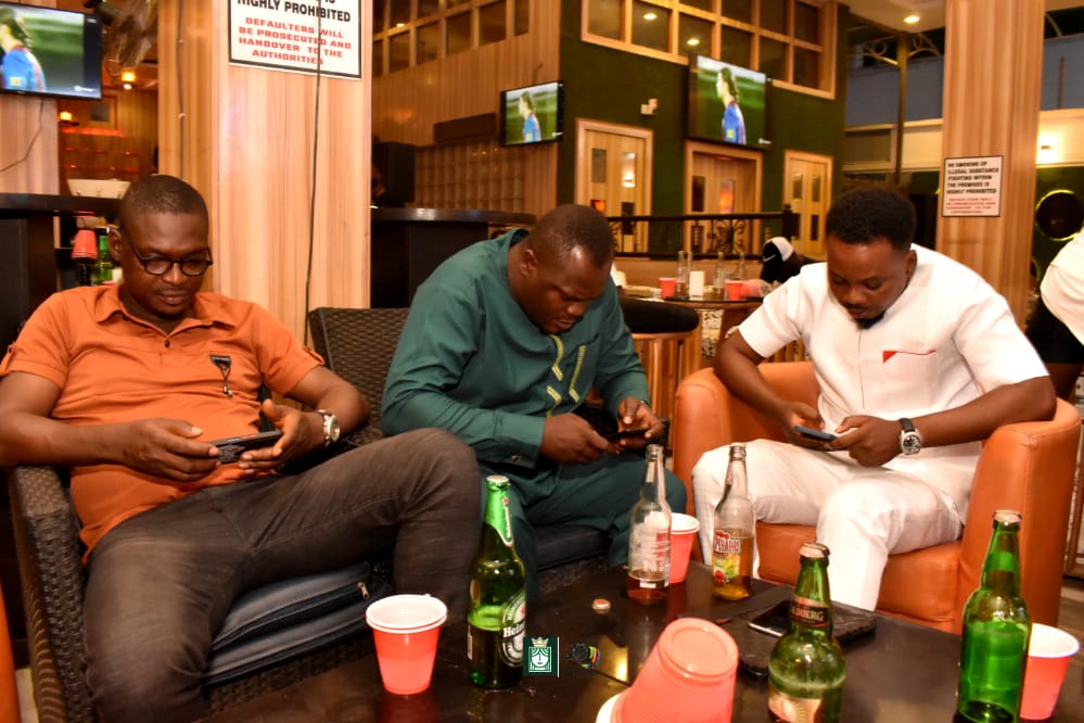 Homis16's tweet image. Mind your business with your phone