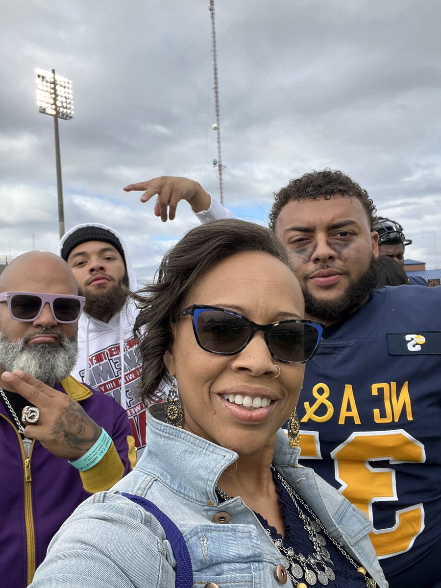 docangiemo2014's tweet photo. Senior year❤️ #aggiepride #37 #lasthoorah ##aggieengineer https://t.co/jYBeii9oLz