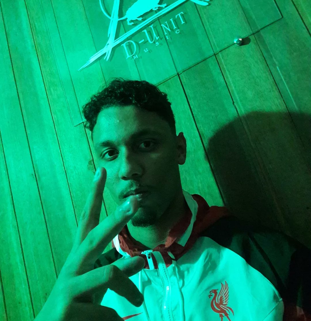 d_unit_music's tweet photo. O Estúdio D-Unit Music como é de tradição e costume, sempre recebendo a responsabilidade de cuidar de materiais de novos talentos. Esse é @seev_08 com um Trap de viagem melódica alucinante. Daqui pra frente muita pedrada do cria produzida aqui na casa. 🚀🎵

#issoédunit #Trapbr https://t.co/5hepBpZTdk