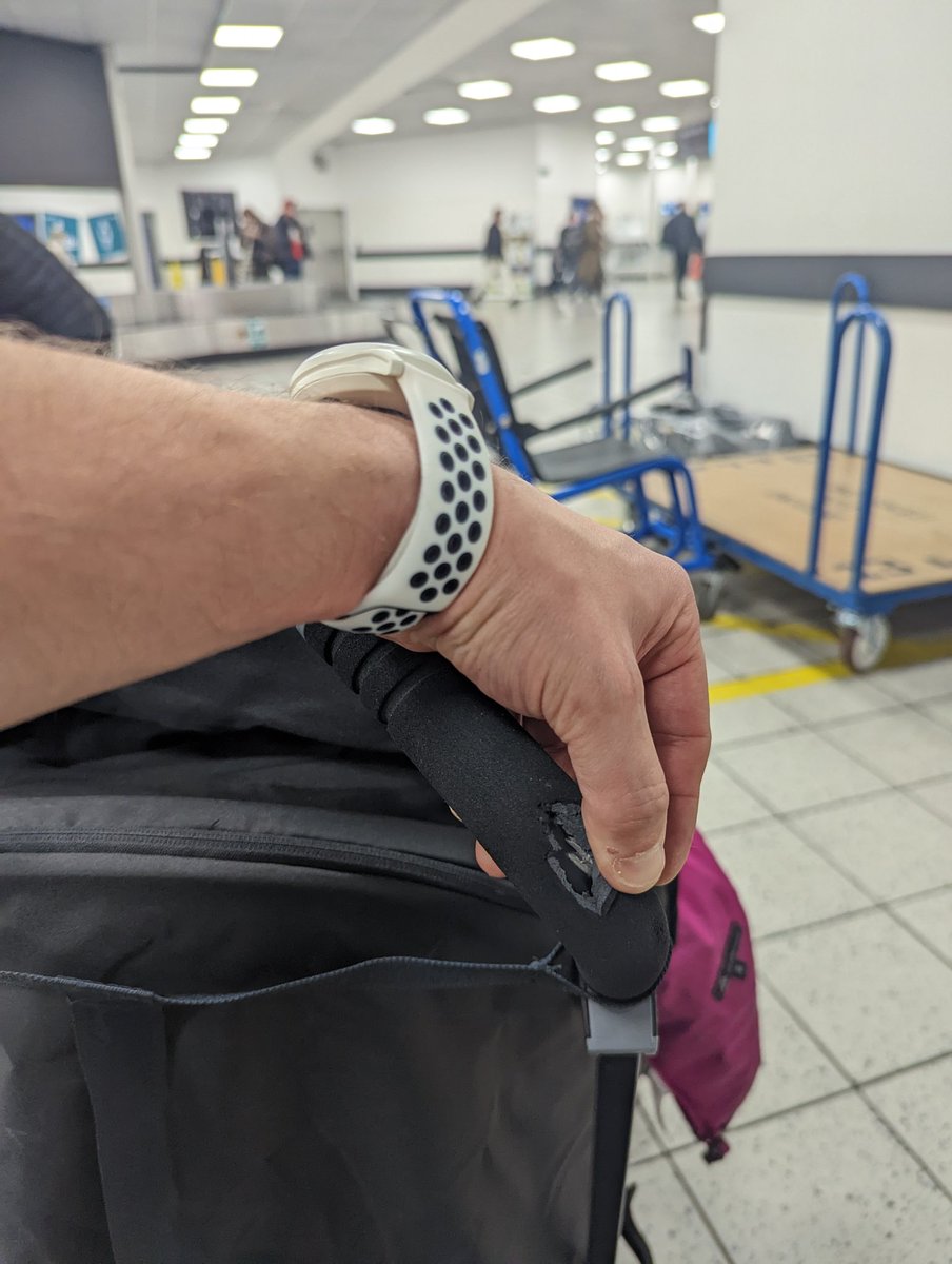 rtkaleta's tweet photo. Total shambles travelling with @WizzAirLtd. On flight W61304 on Oct 29th there was a drunk and aggressive passenger the crew didn't control and was a threat sitting directly next to my child. Then flight W61307 on Nov 12th damaged our child buggy. Nobody around to deal with it. https://t.co/OTHyTvywBq