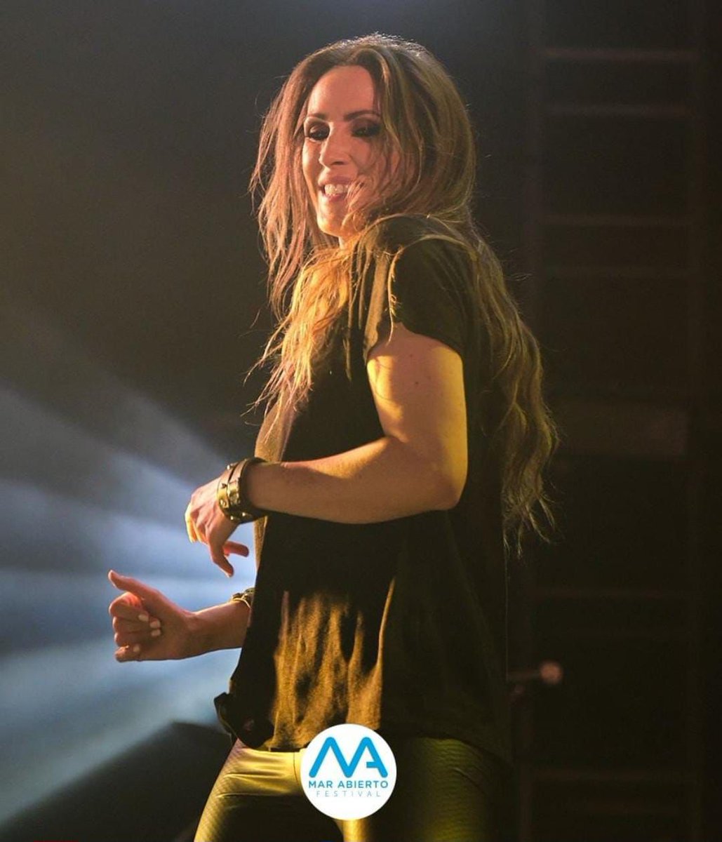 clubmaluchile's tweet photo. Queremos ver a @_MaluOficial_ en Chile con su #MilBatallasTour #MilBatallasTourChile #MalúVuelveAChile https://t.co/aMThD4BS3f