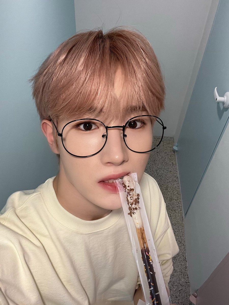 TEMPEST__CR's tweet photo. TWITTER | TRAD 🌀 12.11.22

[#HYUK] Mi Pepero Day es el 12😍

#TEMPEST #템페스트 #ONandON 

🌀 TEMPEST Costa Rica 🌀 https://t.co/pM6nbMdLFD