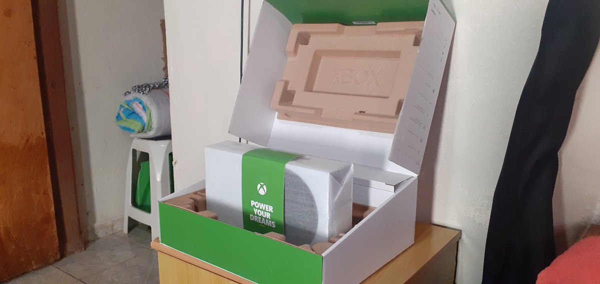 LeoXboxVerso's tweet photo. Venho através desse Tweet agradecer a todos os amigos aqui do Twitter que ajudaram no projeto "xbox Séries S"
O meu muito obrigado a vc que ajudou indiretamente dando RT na postagem,alegria é a palavra que define esse momento de estar novamente na New Generation,Amo vcs 💚🎮👊🏽🥲 https://t.co/b21InhrpSF