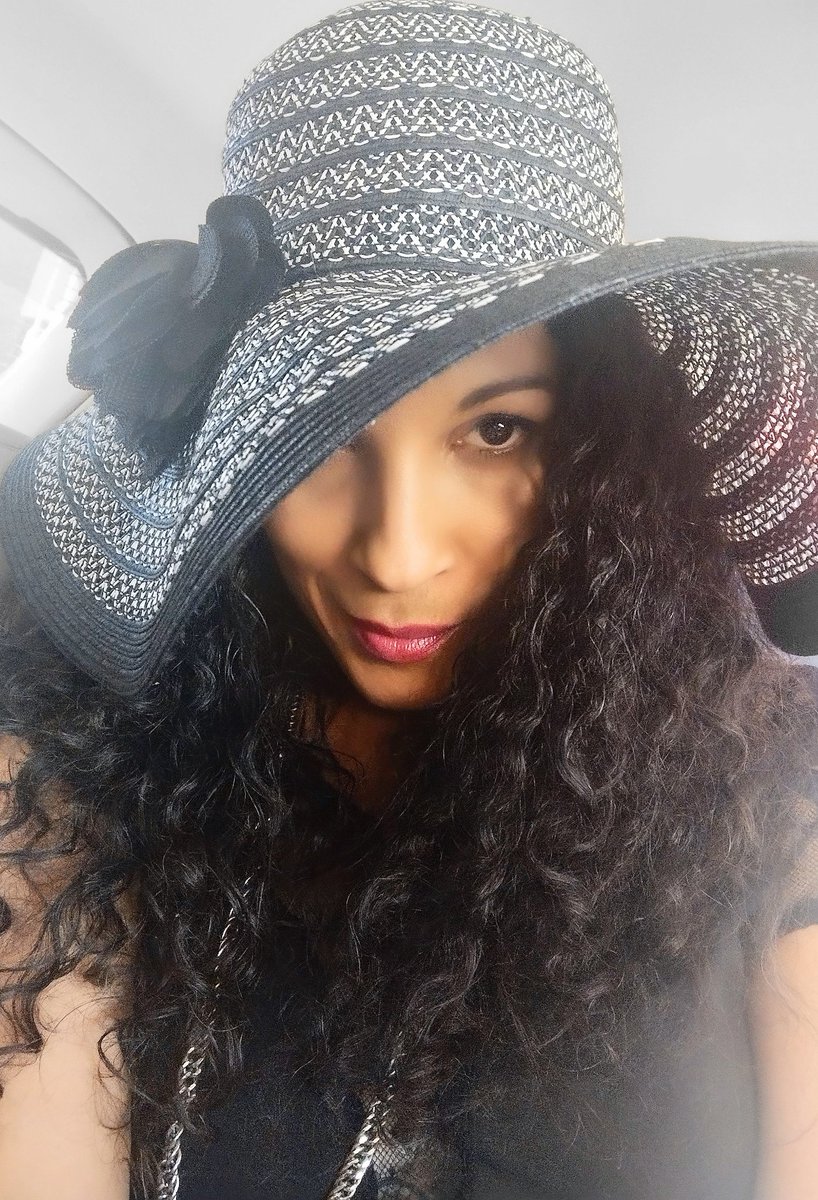 DianaraGold's tweet photo. Praise God I am still here, to fulfill my creative passions. I'm so grateful, and looking forward to the future!
What are you lovely folks thankful for?
#praiseGod #singersongwriter #castingdirectorstakenote #modellife
https://t.co/9lUI1ys4DW
https://t.co/OA2Ky2etrL
@STARZ https://t.co/iCK3DkLPLl