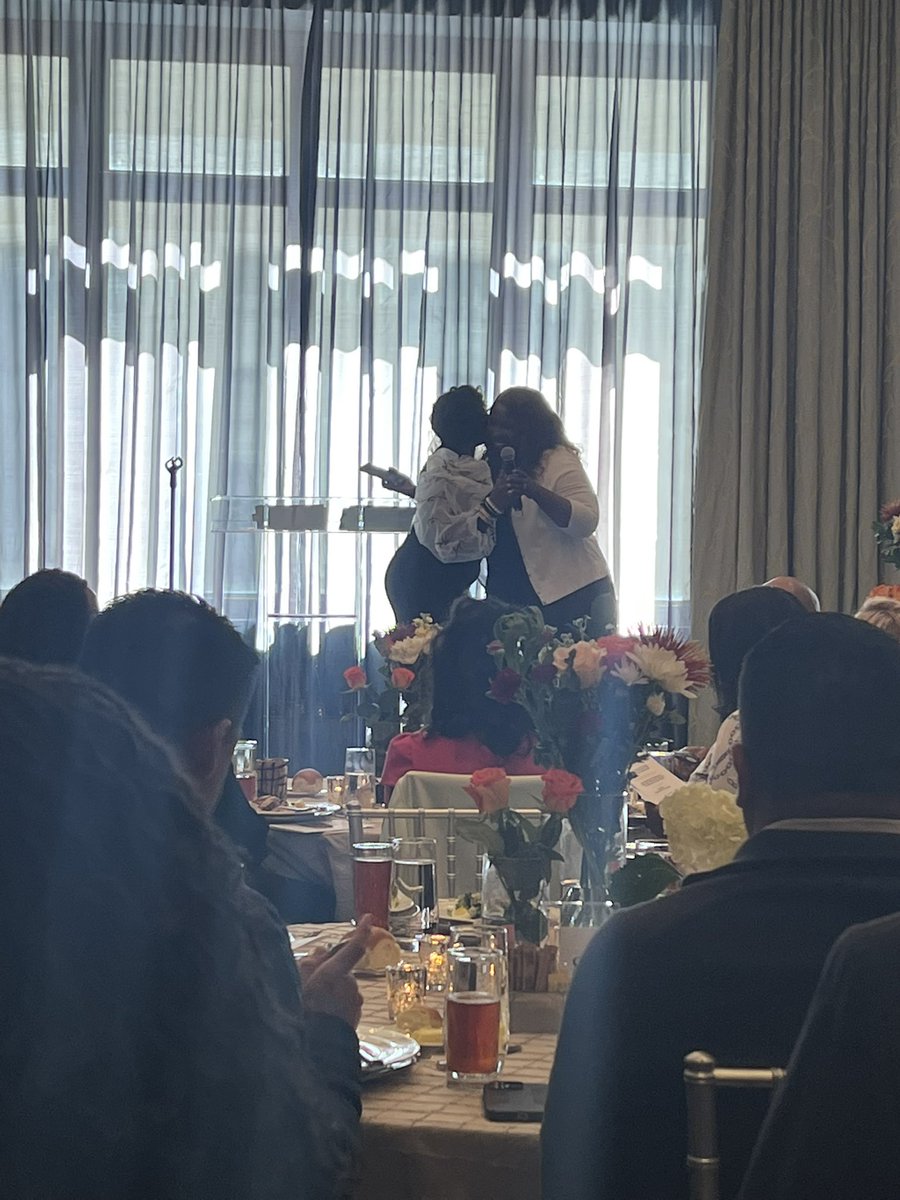 Beyond honored to present Kadoria Burgess the Shirley Offord Scholarship today at 3rd annual @FSLNlearning luncheon ❤️
