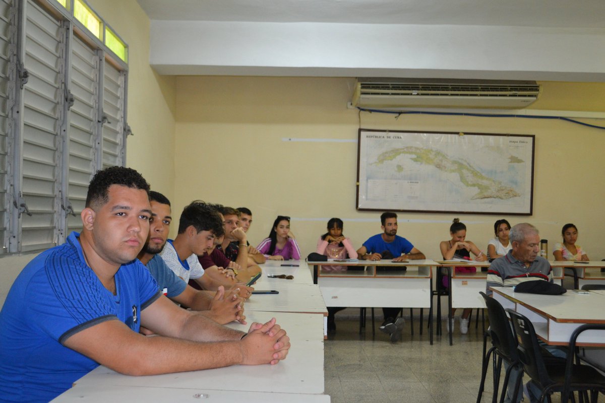 FeuFacing's tweet photo. En la mañana de ayer la UNAICC les dio la bienvenida a los estudiantes de Ingeniería Civil👷‍♂️ con una conferencia sobre el uso del Bambú en la Ingeniería.
Está será la primera de una serie de conferencias que permitirá una mejor vinculación entre los estudiantes y la organización. https://t.co/1fCH48feKY