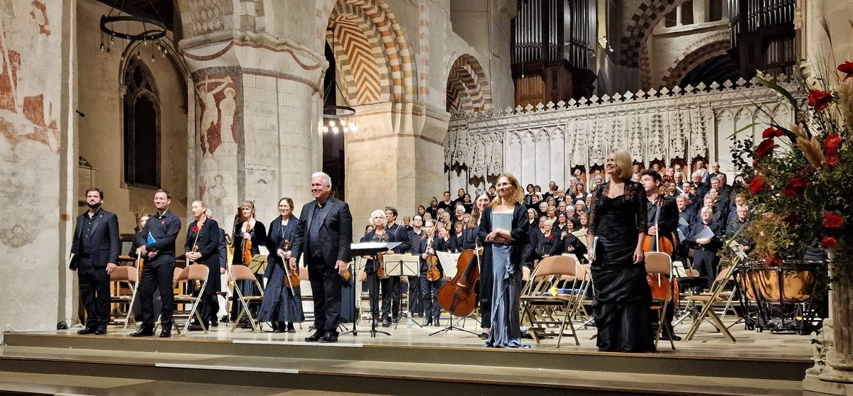 Another splendid evening with @StABachChoir <a href="/SinfoniaVerdi/">Sinfonia Verdi</a> <a href="/gebjohn/">Gareth Brynmor John</a> <a href="/StAlbansCath/">St Albans Cathedral</a> including a particularly moving Durufle Requiem with a wonderful Pie Jesu by <a href="/kathrynrudge/">Kathryn Rudge</a>