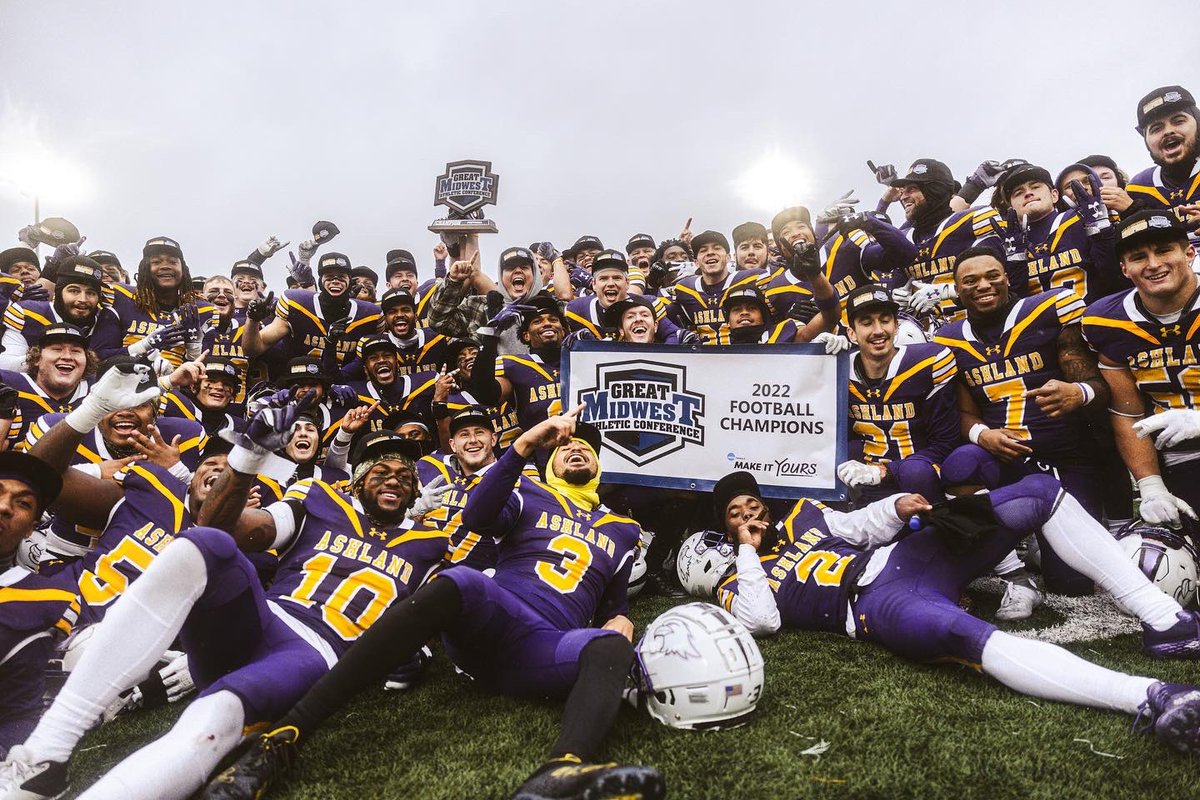 AshlandFB's tweet photo. CHAMPS📸🔥 https://t.co/nOfY2ki0cC
