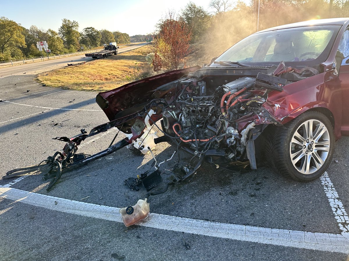 lvmickey's tweet photo. @LincolnMotorCo your car did it’s job and kept me safe today. I have 0 broken bones and am at home for now. https://t.co/KuUnOUi94w