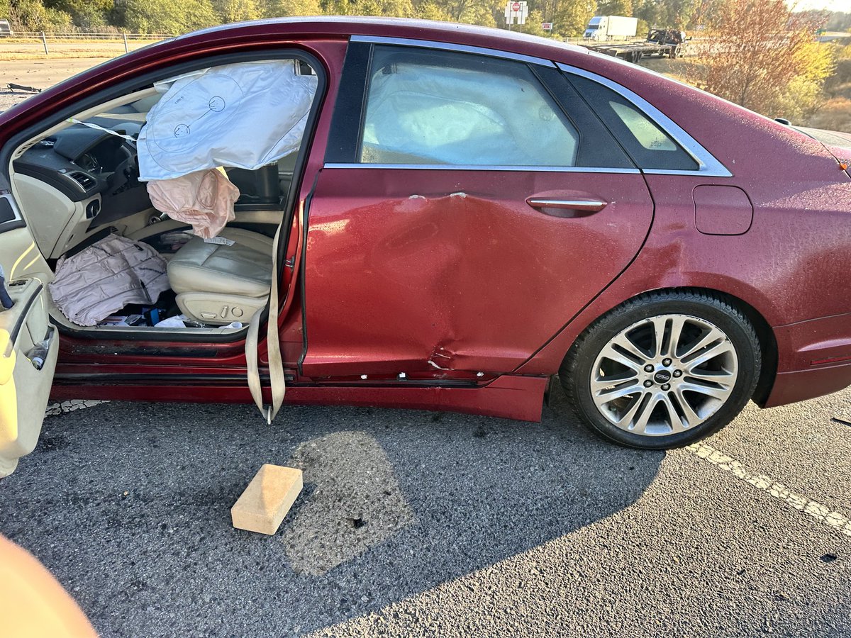 lvmickey's tweet photo. @LincolnMotorCo your car did it’s job and kept me safe today. I have 0 broken bones and am at home for now. https://t.co/KuUnOUi94w