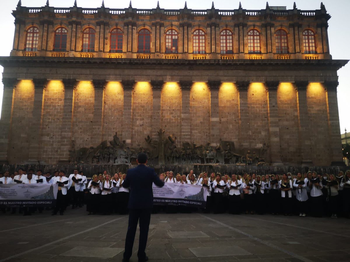 LicNikoMenchaka's tweet photo. ¡Majestuoso Orfeón HP!
Anuncien en la tierra que hay salvación y vida eterna. https://t.co/fwGuZpPHSn
