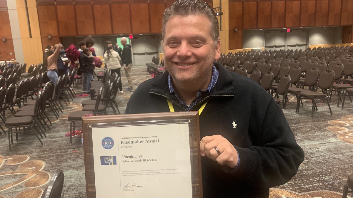 LincolnLiveTV's tweet photo. Lincoln Live was just won The Pacemaker Award as Best Broadcast Program in the United States at the National Scholastic Press Association Convention in St. Louis. There were 21 nominees and only the Top 4 won Pacemakers. @GLHSLions @GahannaJeffersn https://t.co/2h78y0OmLO