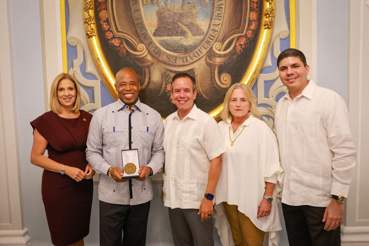 Miguel_Romero_'s tweet photo. Gracias al amigo @NYCMayor, Eric Adams por visitarnos hoy en #SanJuan. Continuamos fortaleciendo el apoyo y la hermandad entre nuestras ciudades en beneficio de la gente. @nycgov https://t.co/YPk3hcFbLp
