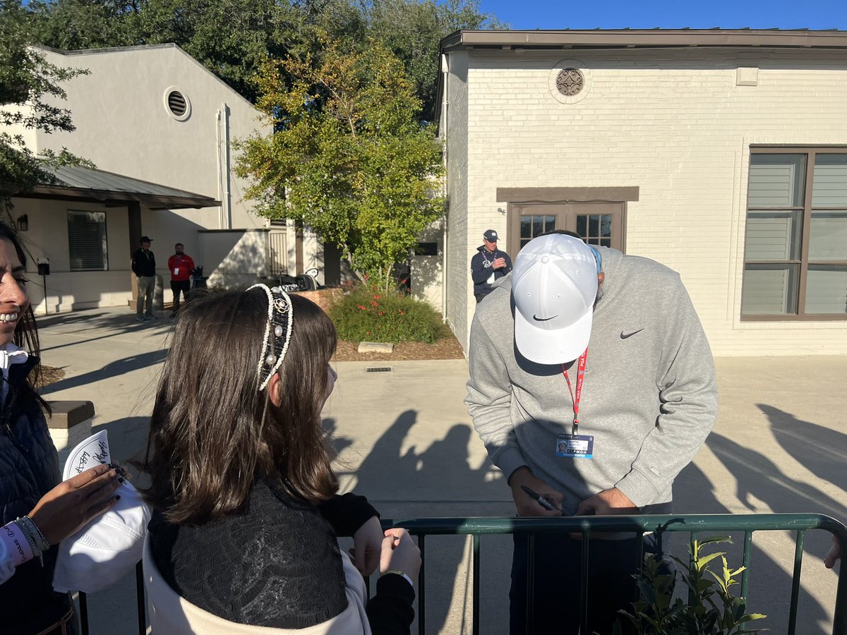 centercut18's tweet photo. @ScottieScheffler #ScottieScheffler #pgatour #HoustonOpen  #Titleist   Thank you so much for being so great to my daughter today. All she  talked about all day was getting your autograph.  I told her we would try but not to be disappointed if it didn’t happen. Very glad it did. https://t.co/5rFfFSsjtB