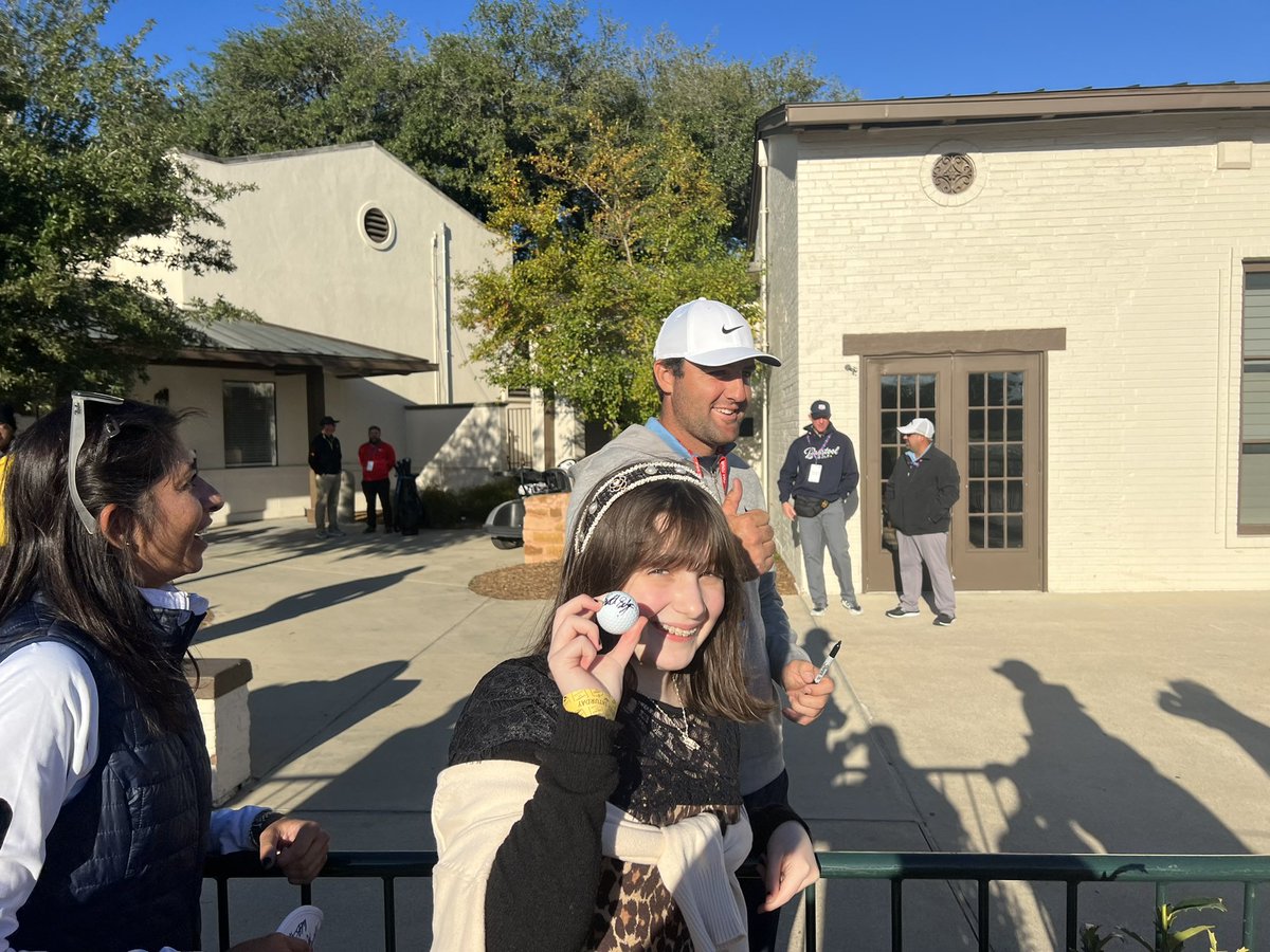 centercut18's tweet photo. @ScottieScheffler #ScottieScheffler #pgatour #HoustonOpen  #Titleist   Thank you so much for being so great to my daughter today. All she  talked about all day was getting your autograph.  I told her we would try but not to be disappointed if it didn’t happen. Very glad it did. https://t.co/5rFfFSsjtB