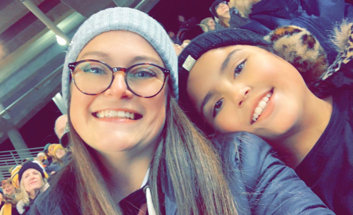 Itsacarebear's tweet photo. #sicem our first Baylor Game ever!! 🐻 https://t.co/NFfyy6vM5X