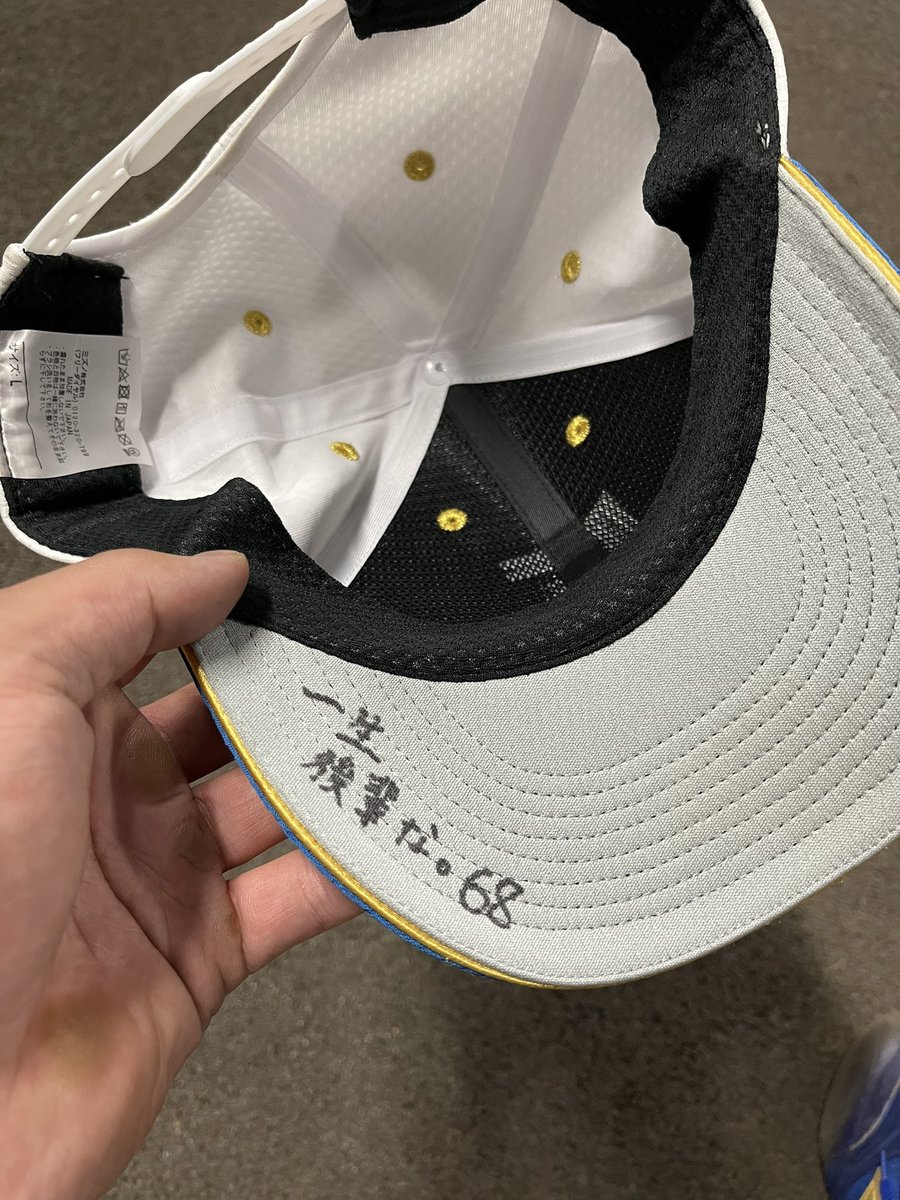 p5z7JxAuAYAtC11's tweet photo. 被ろうとしたら。
これはずっと取っておこう😌 https://t.co/xb374jDxSI