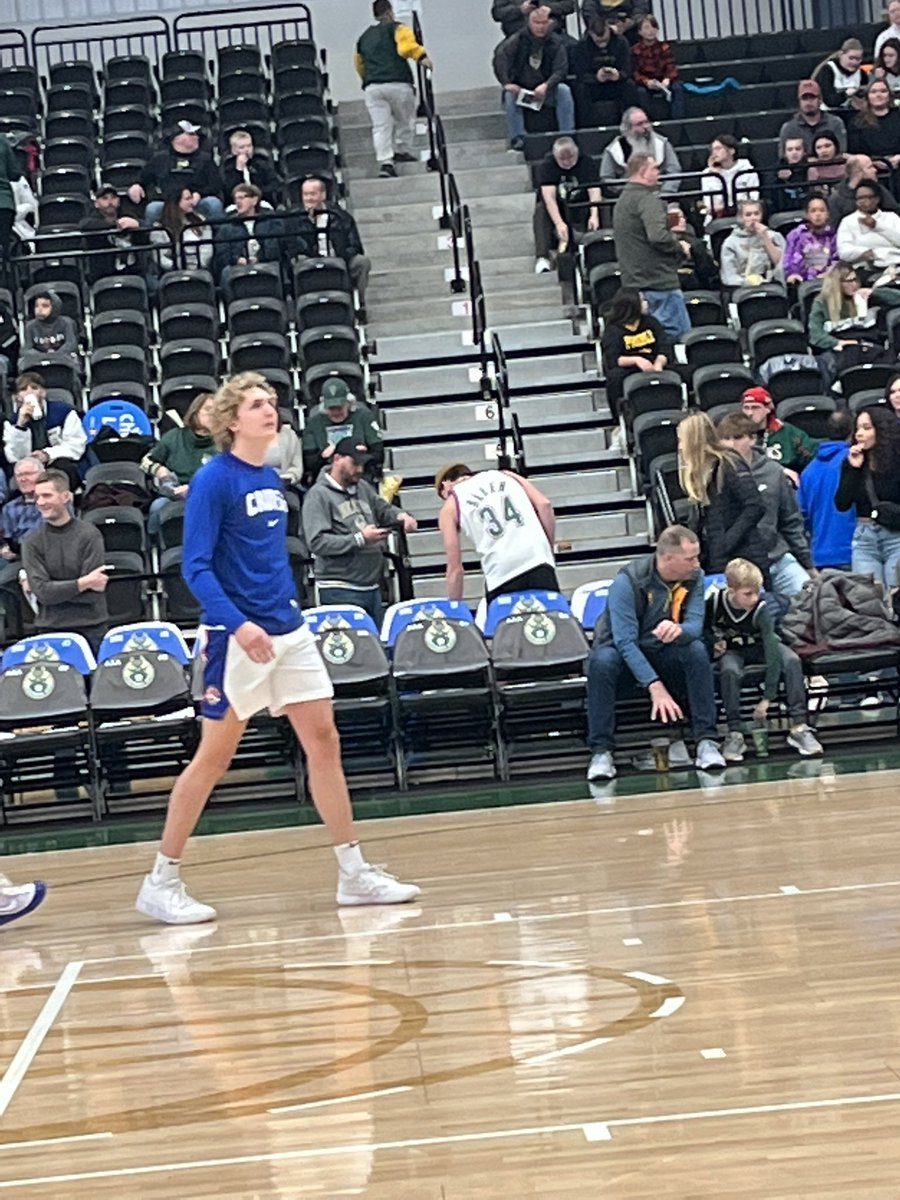 DrewskiK2s's tweet photo. Night has fallen in Oshkosh too. Turell leads the Cruise out of the visitor tunnel. #d3hoops #RT7 #RT11 https://t.co/ExMn3Mpg1I