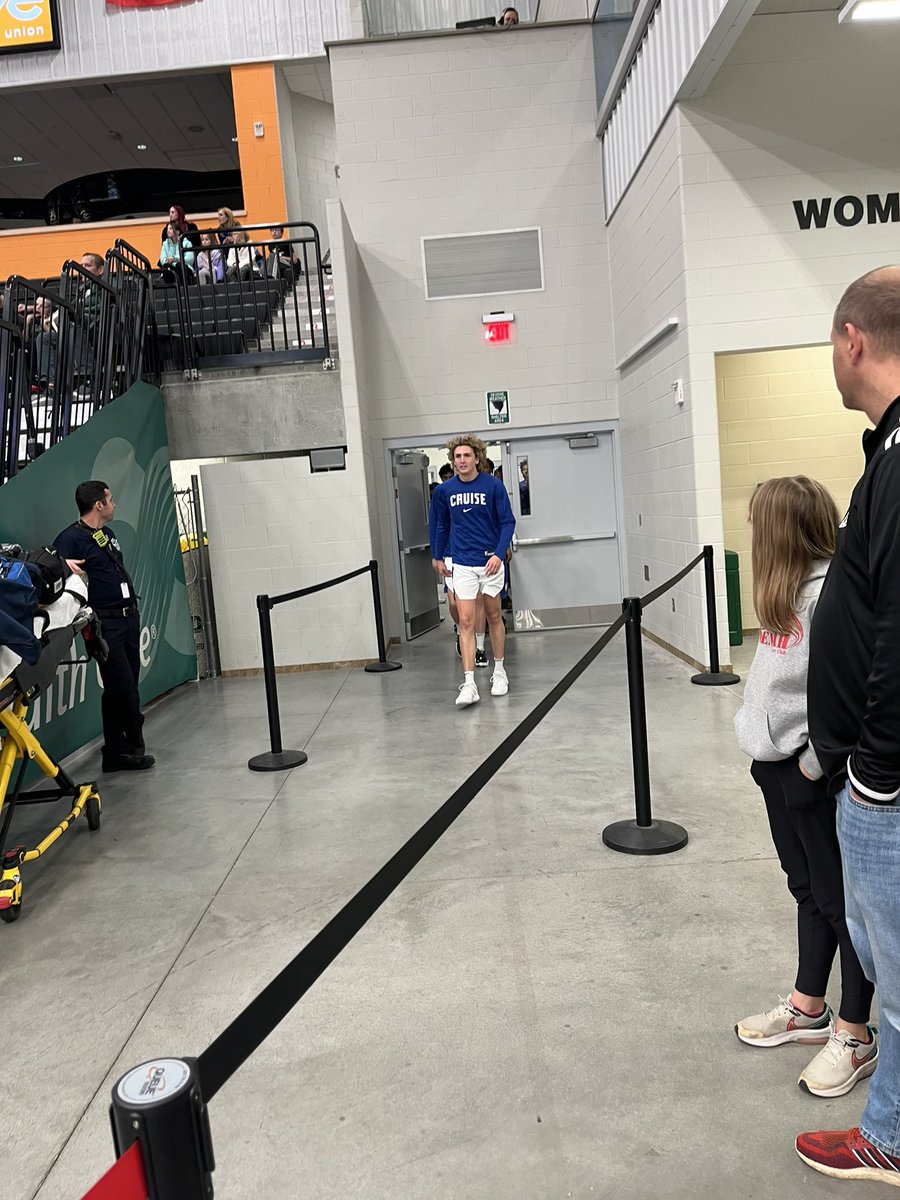 DrewskiK2s's tweet photo. Night has fallen in Oshkosh too. Turell leads the Cruise out of the visitor tunnel. #d3hoops #RT7 #RT11 https://t.co/ExMn3Mpg1I