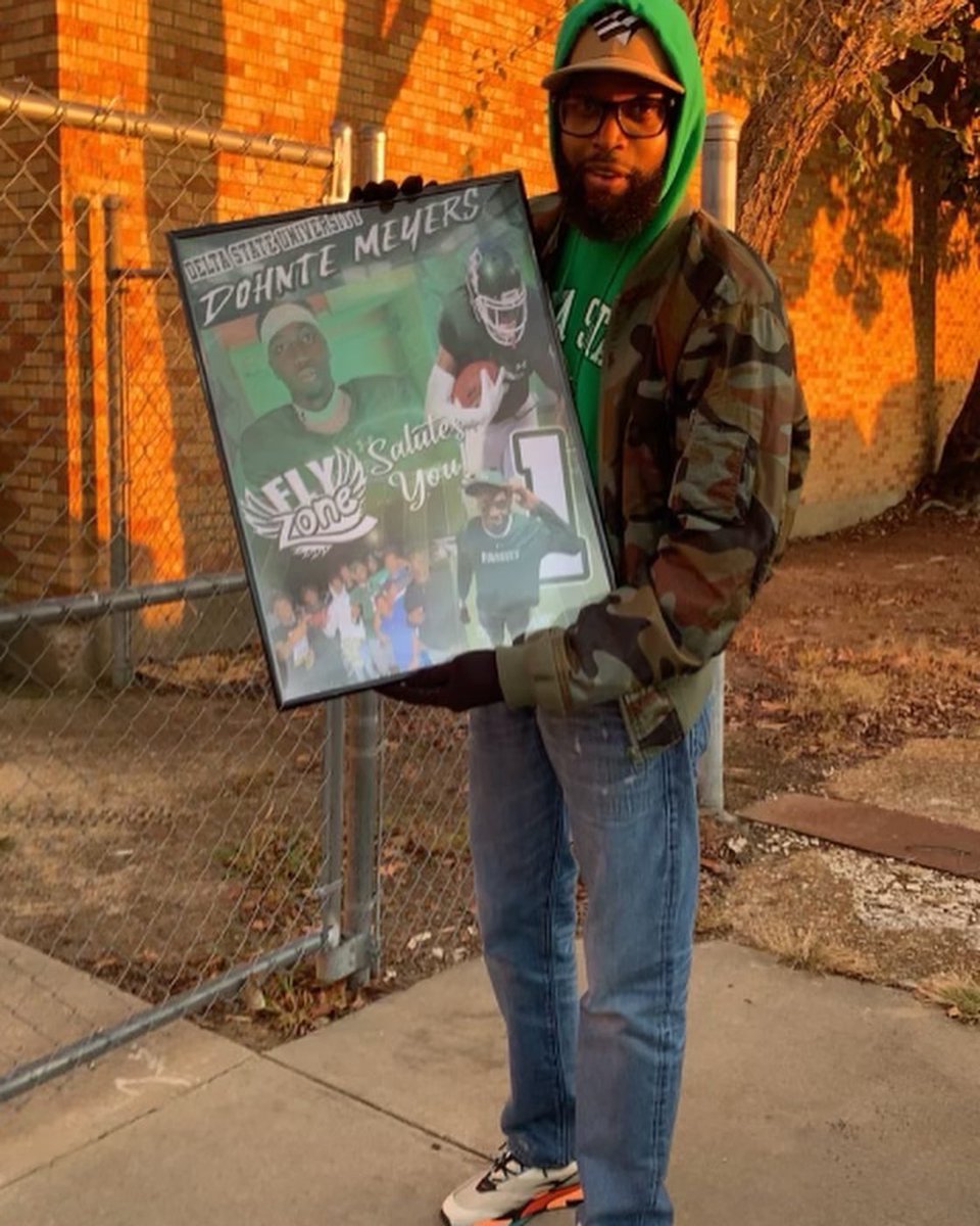 Kierre Rimmer (@kierrerimmer1) on Twitter photo FLY Zone presented our guy senior wide receiver Dohnte Meyers with a couple of FLY gifts to celebrate Senior Day
<a href="/forthebillions/">For the billions</a>
#DeltaStateUniversity #DohnteMeyers #FLYzone #ForeverLiftingYouth #abSALUTEly #salute #salutemewhenuseeme #flypics #SeniorDay FLY Zone presented our guy senior wide receiver Dohnte Meyers with a couple of FLY gifts to celebrate Senior Day
<a href="/forthebillions/">For the billions</a>
#DeltaStateUniversity #DohnteMeyers #FLYzone #ForeverLiftingYouth #abSALUTEly #salute #salutemewhenuseeme #flypics #SeniorDay