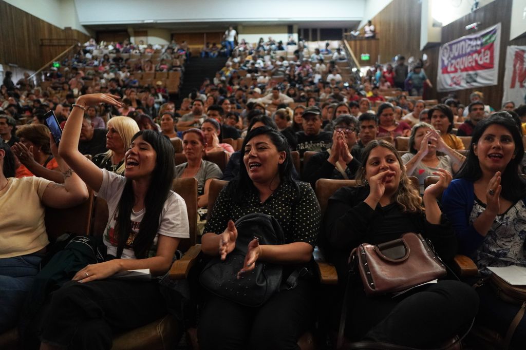jime_sosaa's tweet photo. Sobra derecha, hace falta MÁS IZQUIERDA‼️
✊🏾 Tremendo acto del MST en el Frente de Izquierda de Santa Fe y Cele Fierro, junto a referentes de las luchas sociales, ambientales, de mujeres y de los trabajadores.
Sobran fuerzas para dar vuelta todo https://t.co/Y45NSo9ZHa
