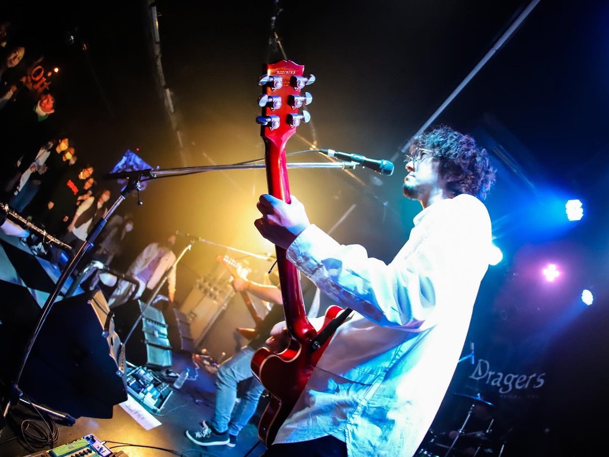 seidragers's tweet photo. 昨日は自主企画invisibleLink#18にご来場いただきありがとうございました。
かっこいいバンドを大好きな人たちに見てもらって。ね!!かっこいいでしょうと言える時間。最高でした。
また遊びに来てくださいね。
そして再会しよう。
#dragers #mottopog #soyouth #toca #sakatahope #atocatatour https://t.co/JBA2qPr25r