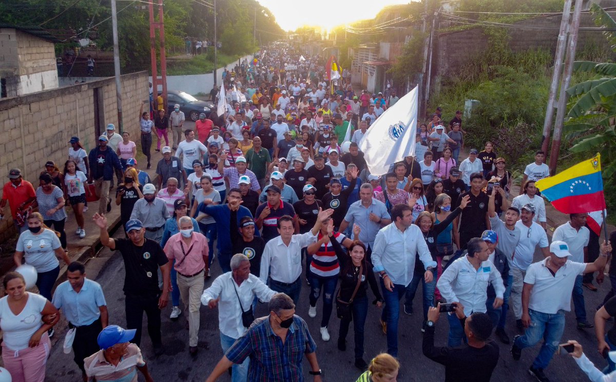 La avalancha blanca inundó las calles de LosGodos - Maturin edo. #Monagas. No cabe la menor duda que soplan vientos de cambio en todo el territorio nacional. 

¡Seguimos con #LaRutaDeLaProsperidAD! #Mcpio216