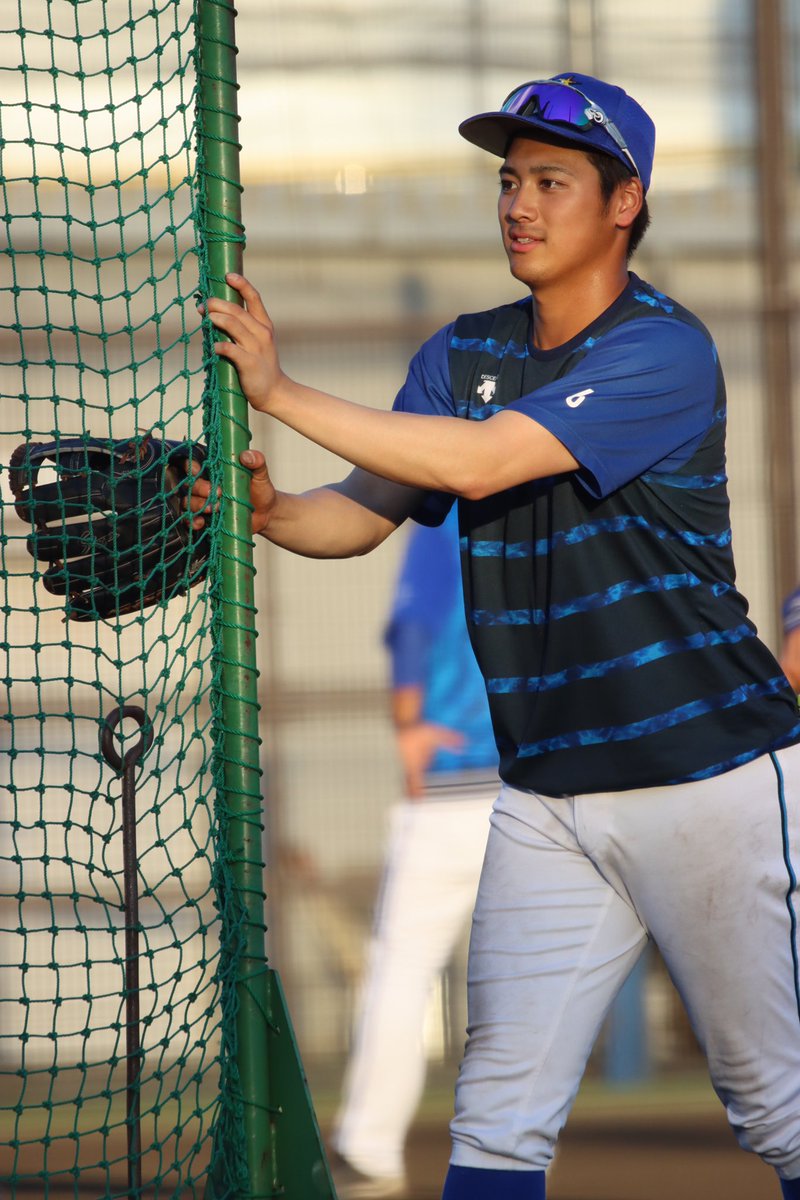 競売 横浜DeNAベイスターズ ガチャ ラバーキーホルダー 佐野選手 econet.bi