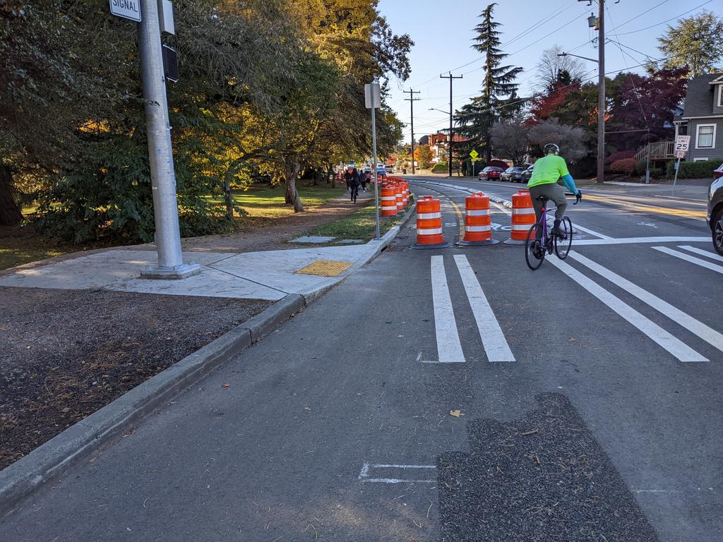emackres's tweet photo. @seattledot your website says Green Lake Outer Loop is open as of Nov 4. Barrels still blocking the entrance today. I know you are still working on finishing touches, but no detour sign or anything? A lot of confused bikers out here. https://t.co/AyLkrDcbTq