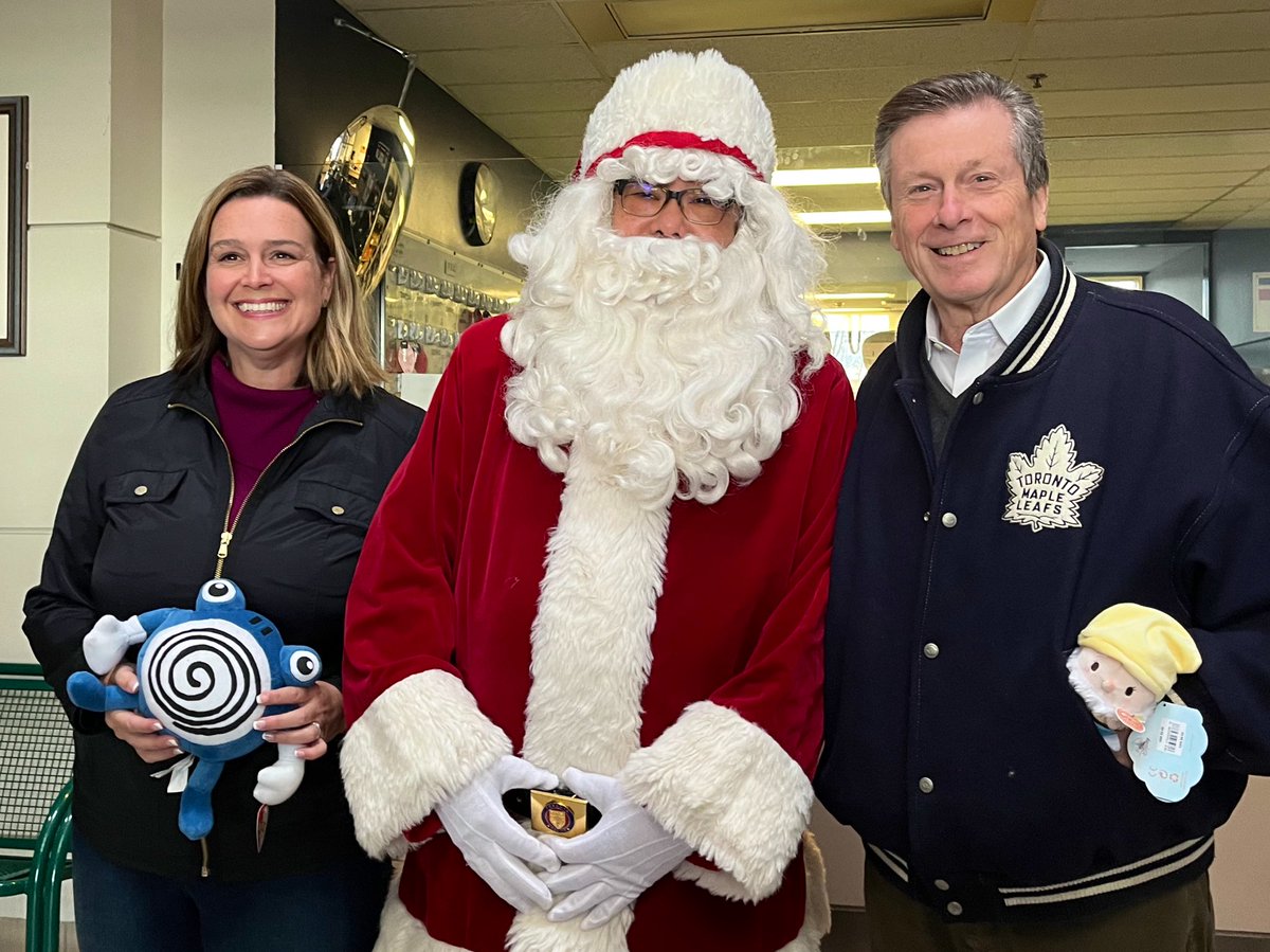 mckelvieAJAX's tweet photo. The Toronto Police Auxiliary Toy Drive is officially underway!  Last year,  @TorontoPolice and #ScarbTO residents helped bring toys to over 2,000 children.

Unwrapped toys can be dropped off until Dec 16 at:
@TPS42Div 242 Milner Ave
@TPS43Div 4331 Lawrence Ave E https://t.co/kE84pXrUeR