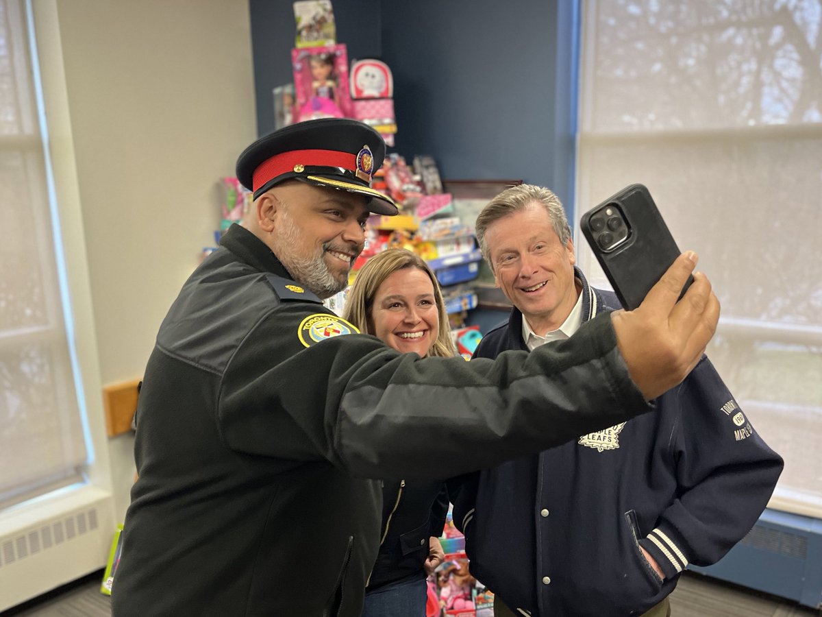 mckelvieAJAX's tweet photo. The Toronto Police Auxiliary Toy Drive is officially underway!  Last year,  @TorontoPolice and #ScarbTO residents helped bring toys to over 2,000 children.

Unwrapped toys can be dropped off until Dec 16 at:
@TPS42Div 242 Milner Ave
@TPS43Div 4331 Lawrence Ave E https://t.co/kE84pXrUeR
