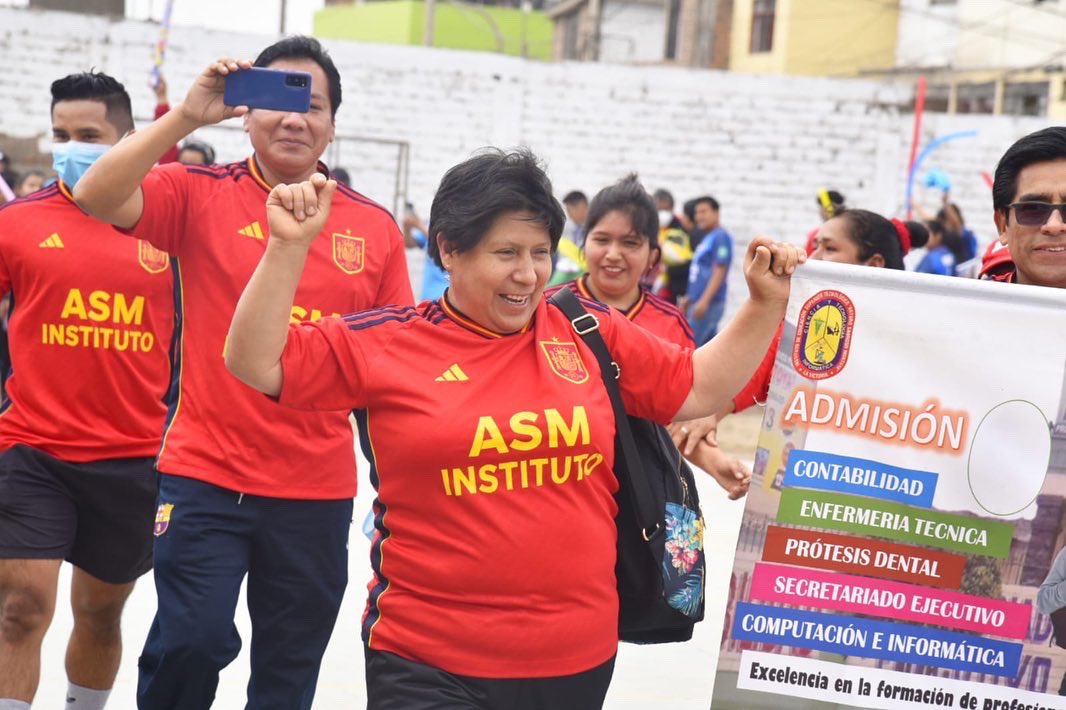 drelm_lima's tweet photo. 📣 ¡#DeporTec vuelve a la cancha de los #institutospúblicos! Se realizó la inauguración de este campeonato que promueve la práctica del deporte y una vida saludable en nuestra comunidad de educación superior tecnológica y pedagógica. #GeneraciónMásTec ⚽️🏐🙌🏼♥️ https://t.co/d9BBCTTGi3