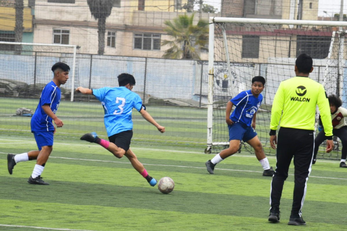 drelm_lima's tweet photo. 📣 ¡#DeporTec vuelve a la cancha de los #institutospúblicos! Se realizó la inauguración de este campeonato que promueve la práctica del deporte y una vida saludable en nuestra comunidad de educación superior tecnológica y pedagógica. #GeneraciónMásTec ⚽️🏐🙌🏼♥️ https://t.co/d9BBCTTGi3
